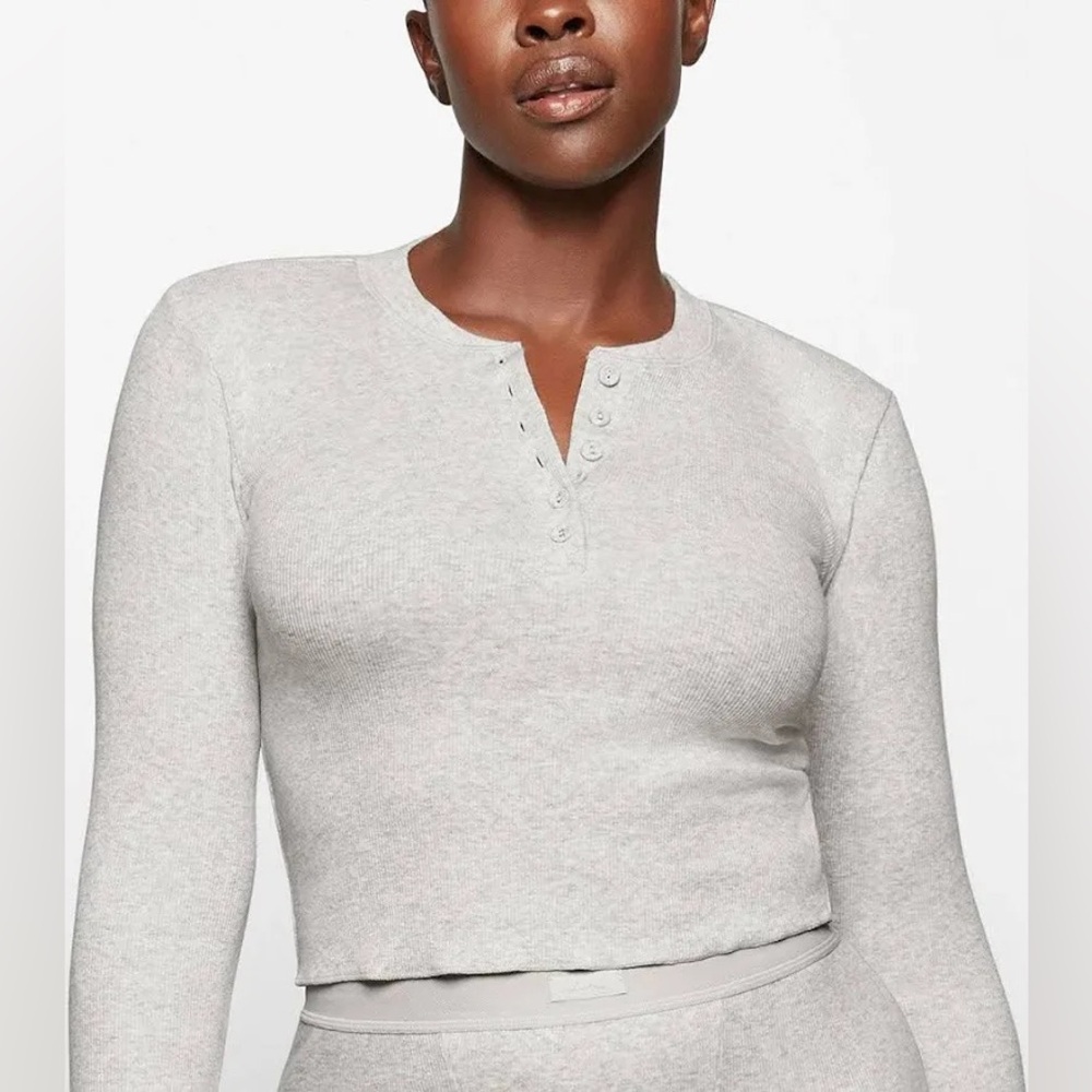 NWT Skims Cotton Rib Crop Long Sleeve  Henley in Light Heather Grey